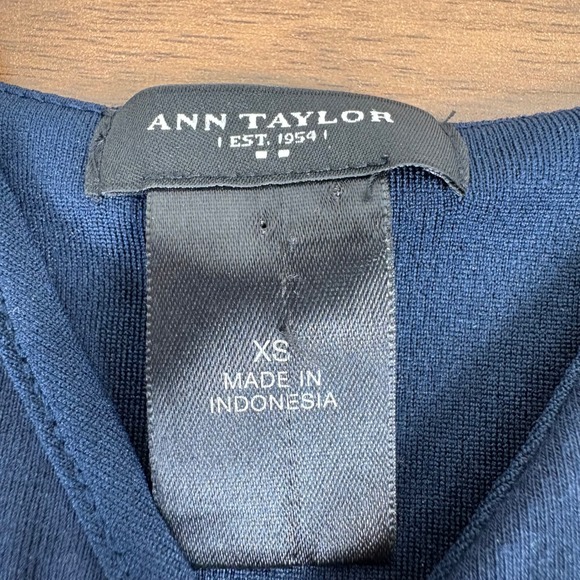 Ann Taylor‎ Navy Polka Dot Sleeveless Wrap V Neck Knee Length Dress XS - Picture 4 of 8